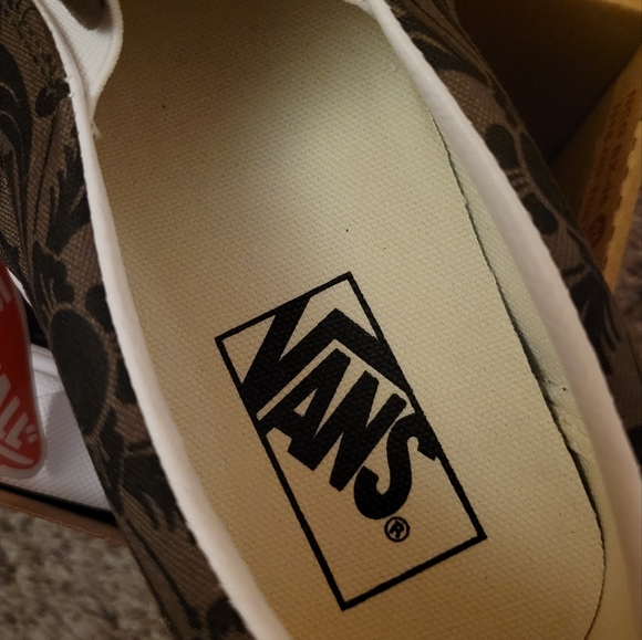 ☆SOLD☆Vans Brand New In Box - Classic Slip On Skull Tapestry Canvas Shoes - Picture 5 of 6